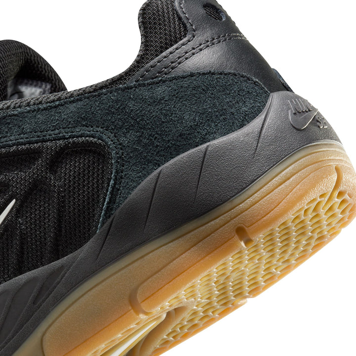Nike SB Vertebrae - Black / Summit White
