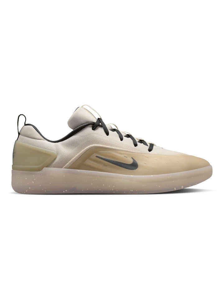 Nike SB Zoom Nyjah 4 - Desert Khaki / Dark Smoke