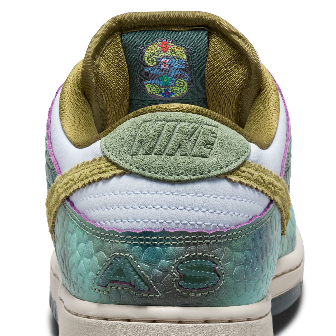 Nike SB Dunk Low Pro QS (Chameleon) - Oil Green / Desert Moss / White Vert Petrol