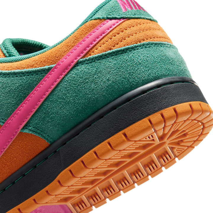 Nike SB Dunk Low Pro  - Green Noise / Watermelon