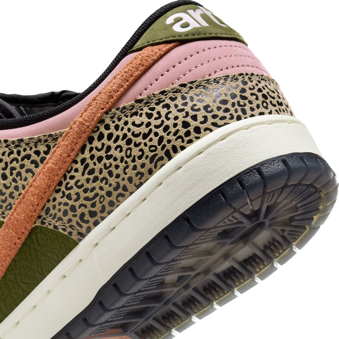 Nike SB Dunk Low Pro - Khaki / Amber Brown - Rough Green - Rust Pink