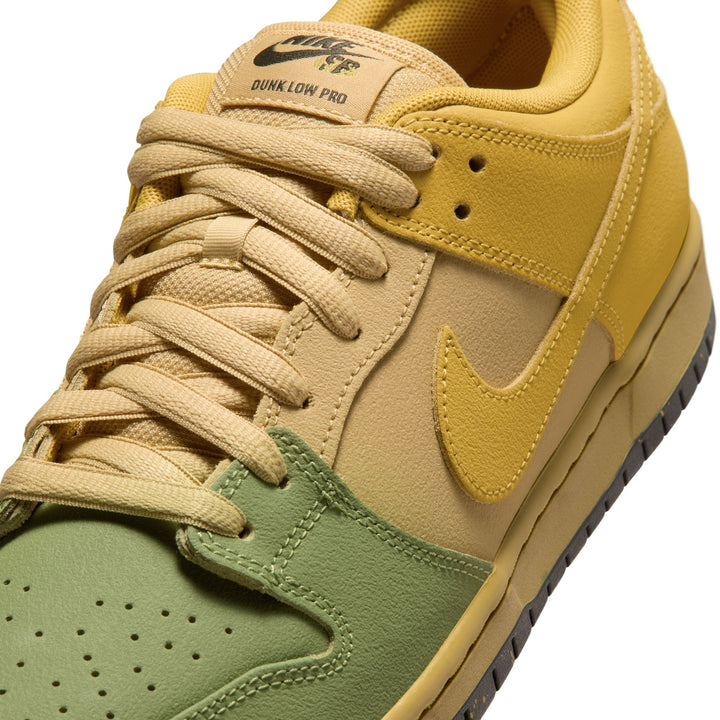 Nike SB Dunk Low Pro  - Saffron / Quartz
