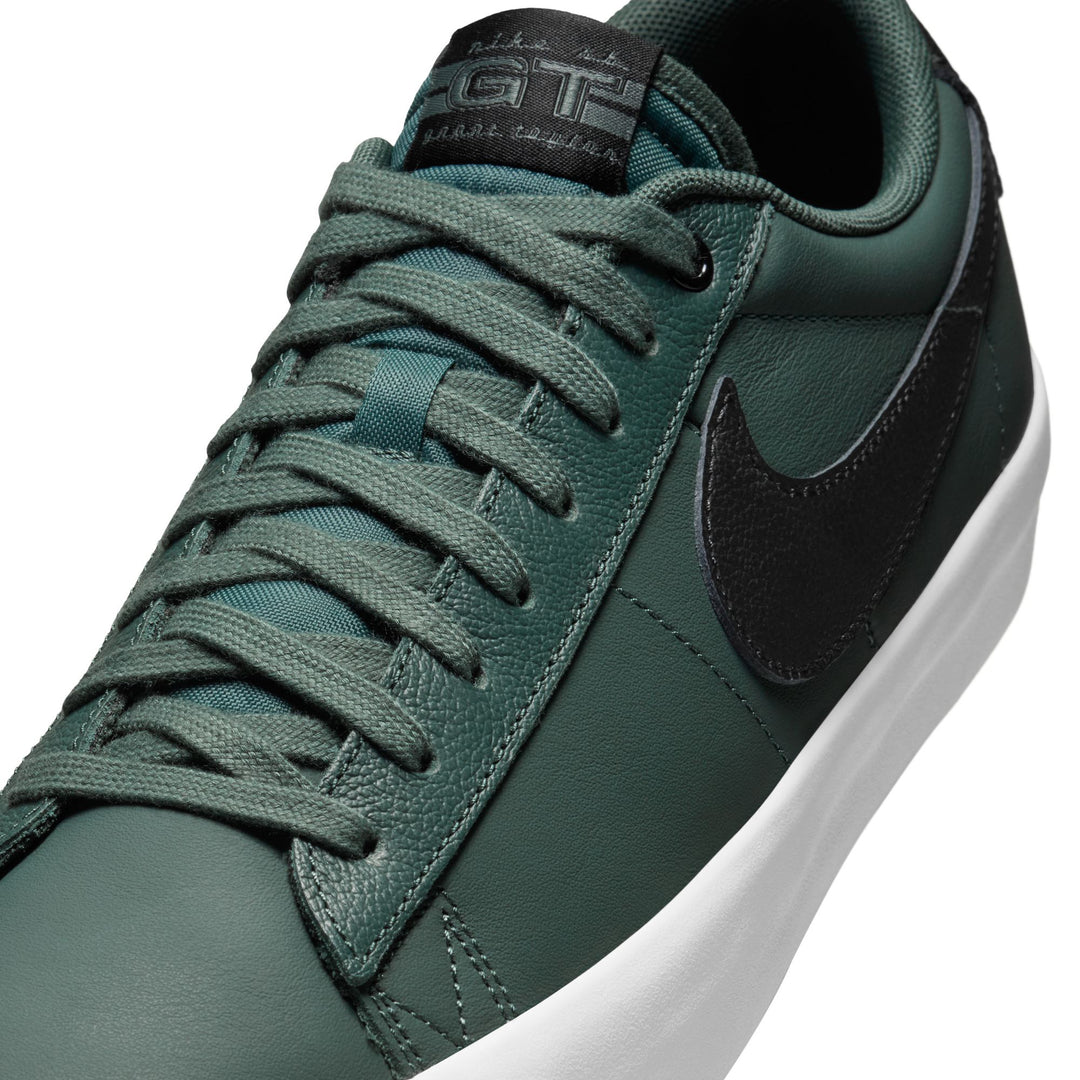 Nike SB Blazer Low Pro GT - Vintage Green / Black