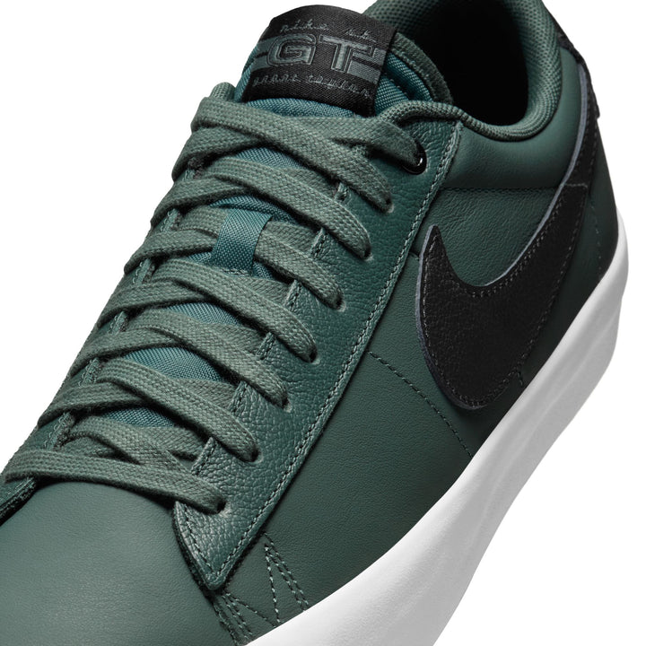 Nike SB Blazer Low Pro GT - Vintage Green / Black