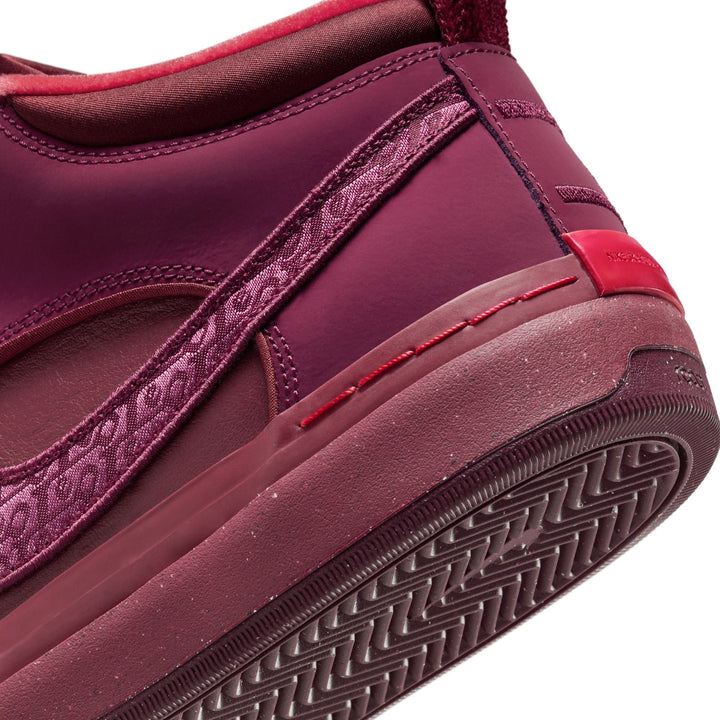 Nike SB React Leo PRM - Dark Beetroot