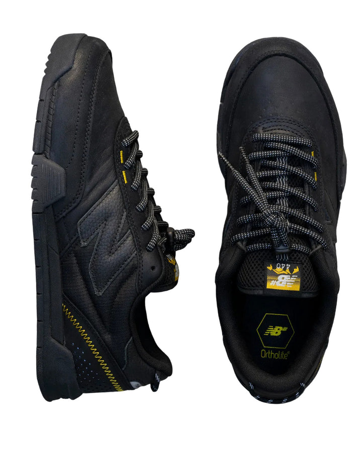New Balance Numeric 440 v2 Trail Low Wide - Black / Black
