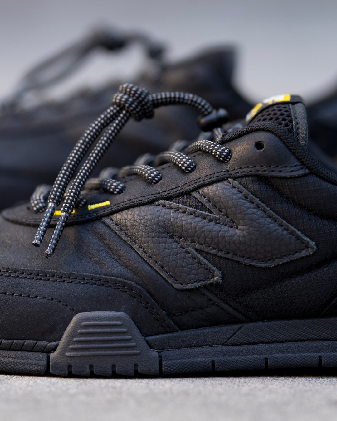 New Balance Numeric 440 v2 Trail Low Wide - Black / Black