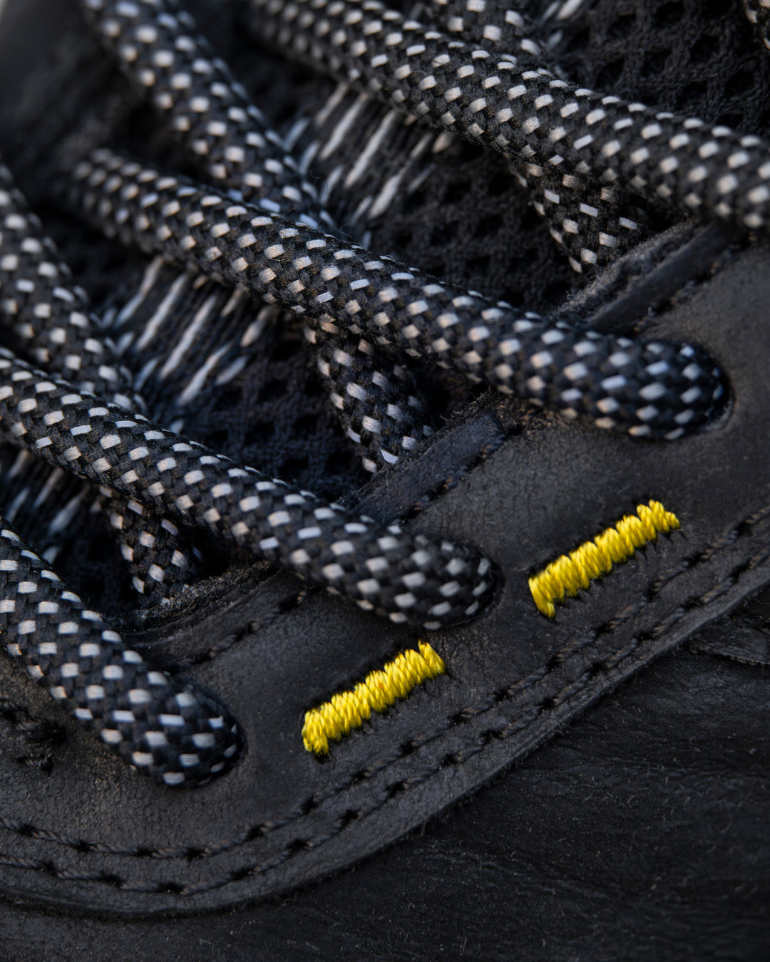 New Balance Numeric 440 v2 Trail Low Wide - Black / Black