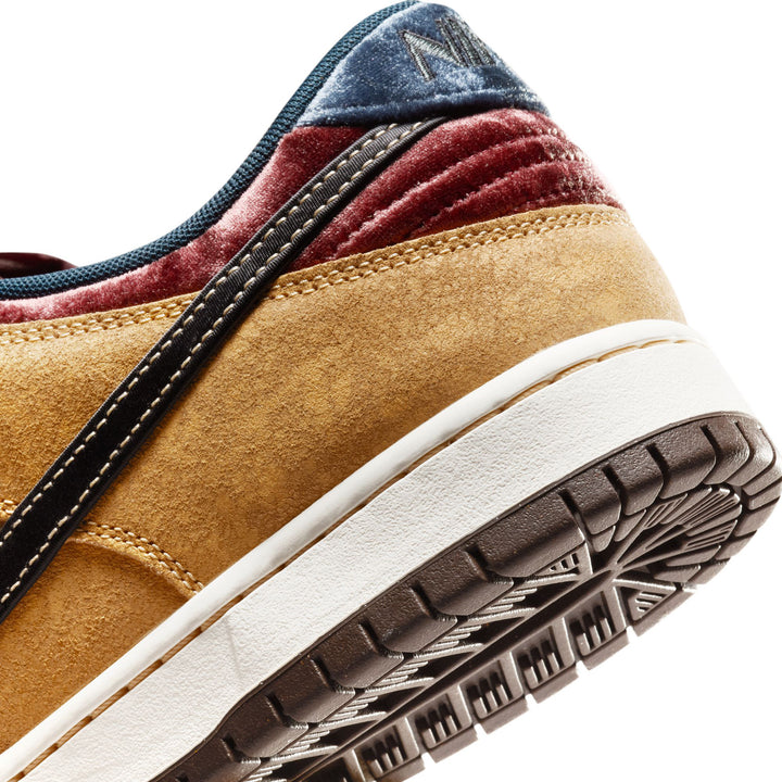 Nike SB Dunk Low Pro - Celestial Gold / Black (City of Cinema)